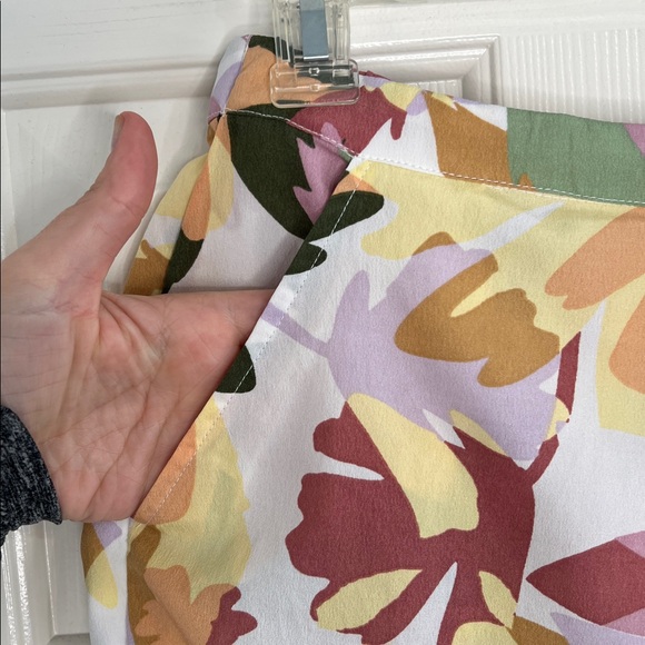 Joie button up top and shorts pajama set size medium - Picture 5 of 9